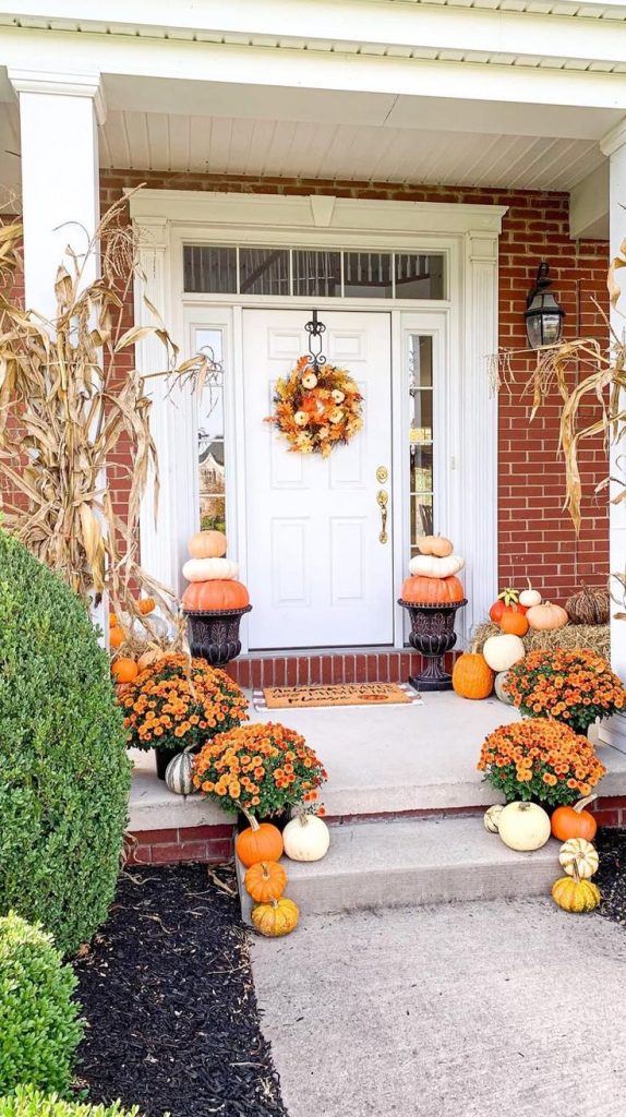 26+ Stunning Fall Front Porch Decor Ideas To Make Your Neighbors ...