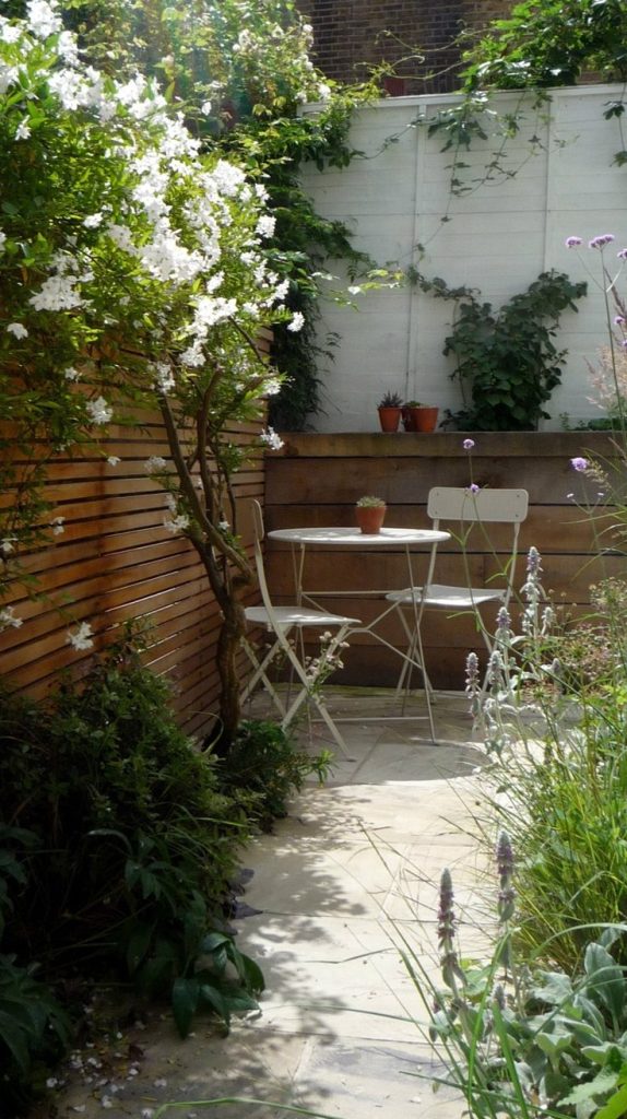 29+ Simple & Refreshing Courtyard Garden Design Ideas - Grow Your Yard